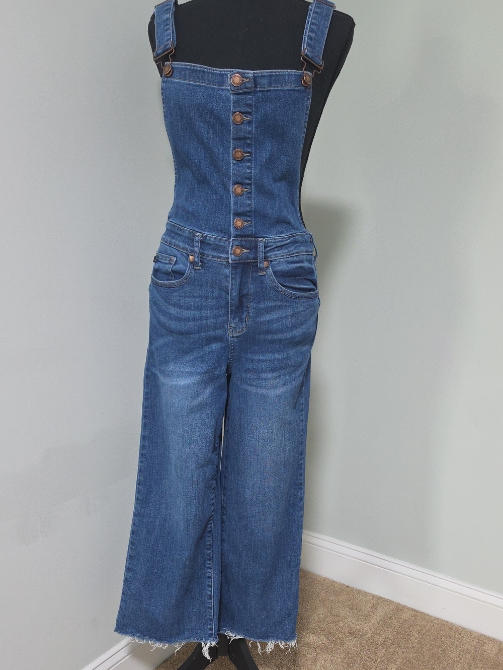 Judy Blue Medium Wash Button-Front Denim Frayed Hem Flared Overalls Size Small